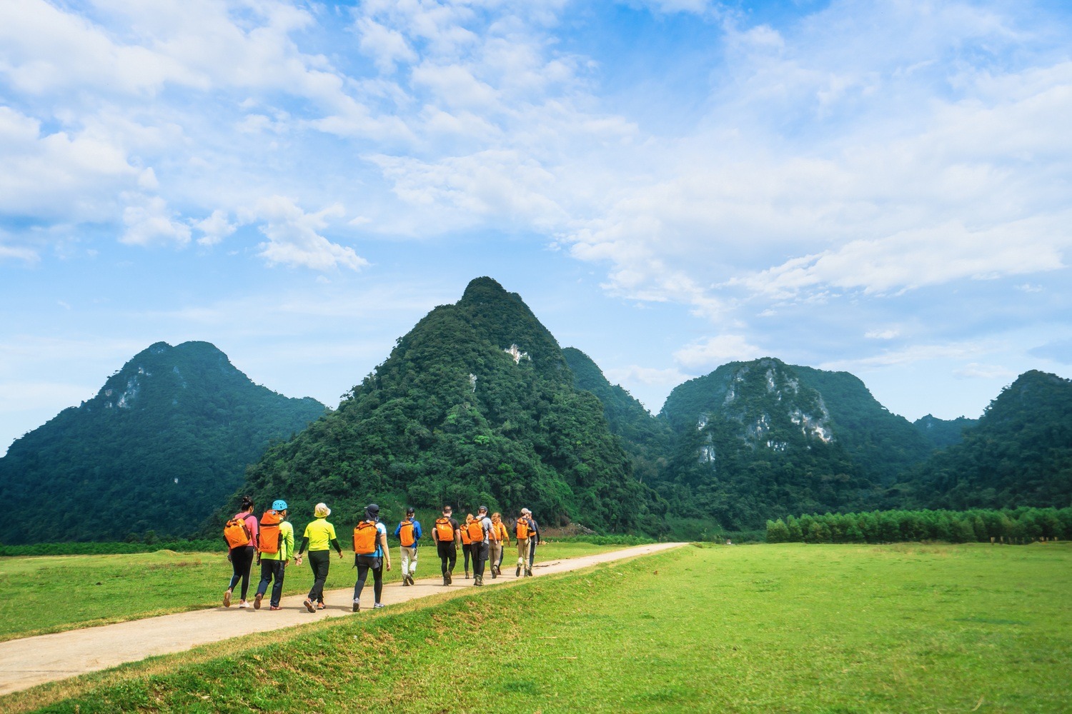 Quảng Trị vừa là chứng tích lịch sử bi tráng lại vừa mang vẻ đẹp hùng vĩ, nên thơ của núi rừng và hệ thống hơn 400 hang động